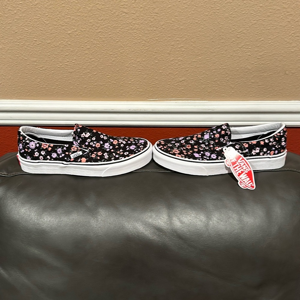 Vans classic Slip-on FLORAL design Brand New in the box!